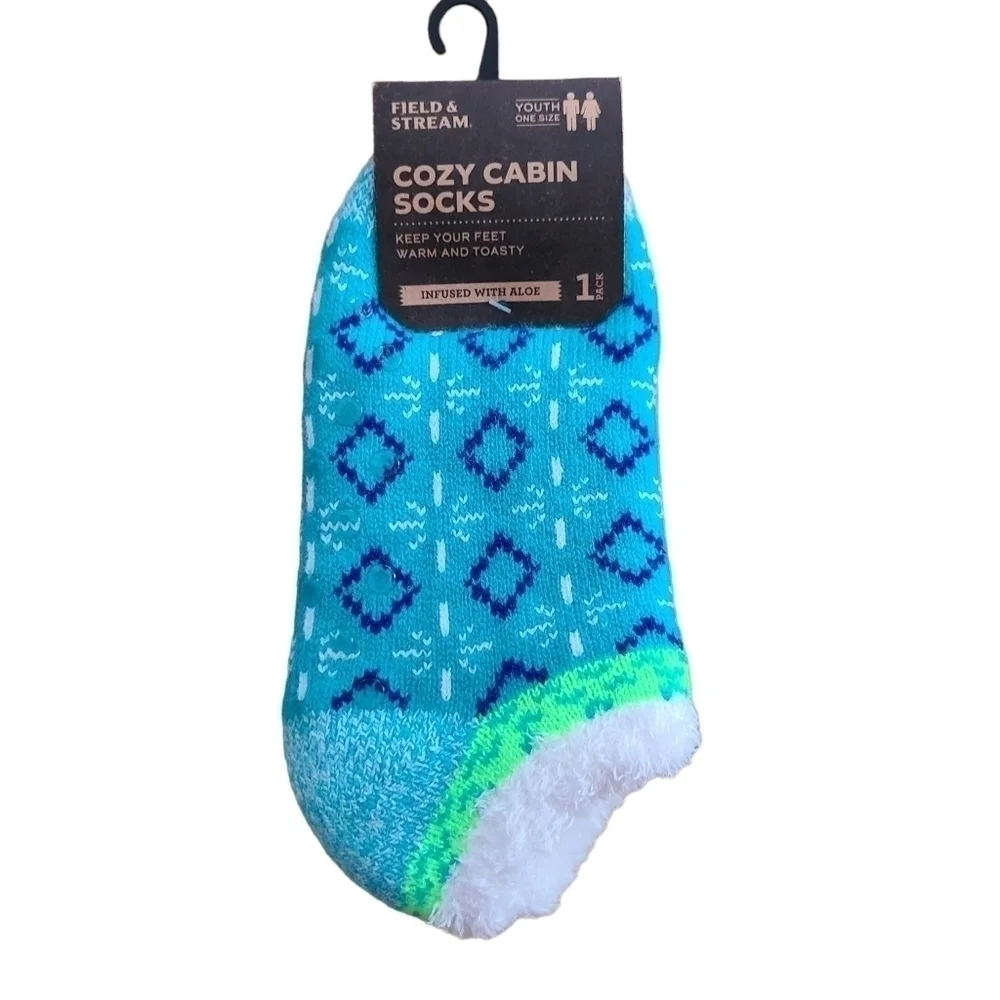 3 Pairs of Field and Stream Aloe Infused Cozy Cabin Socks, Youth Size 10- 4